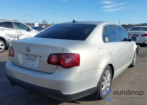 2010 Volkswagen Jetta Limited Edition/Se/Sel from USA, damaged, VIN 3VWRZ7AJ9AM064272